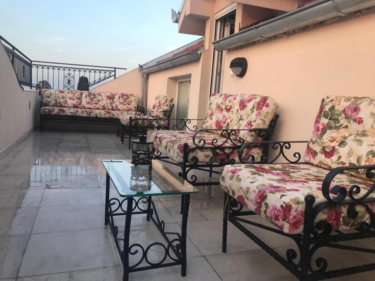 New And Nice Apartments Kragujevac Bagian luar foto