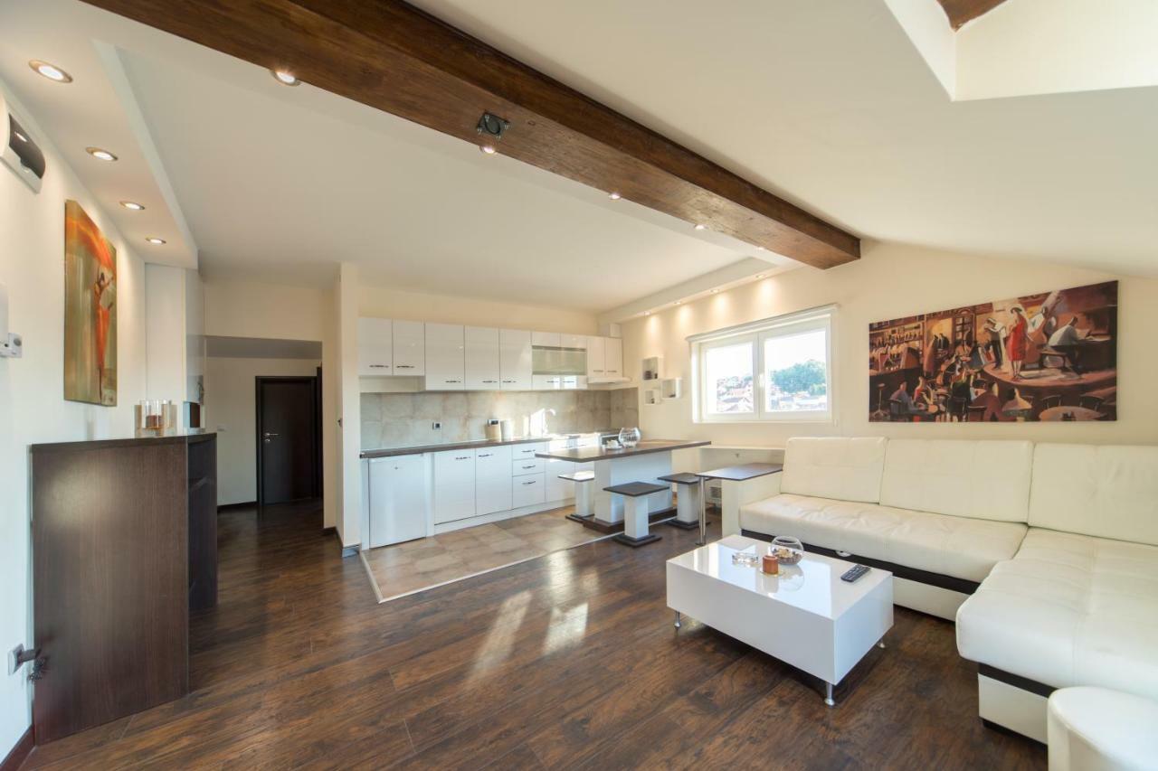 New And Nice Apartments Kragujevac Bagian luar foto