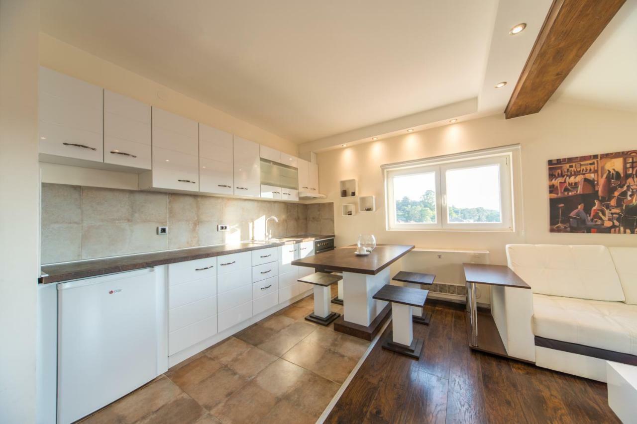 New And Nice Apartments Kragujevac Bagian luar foto