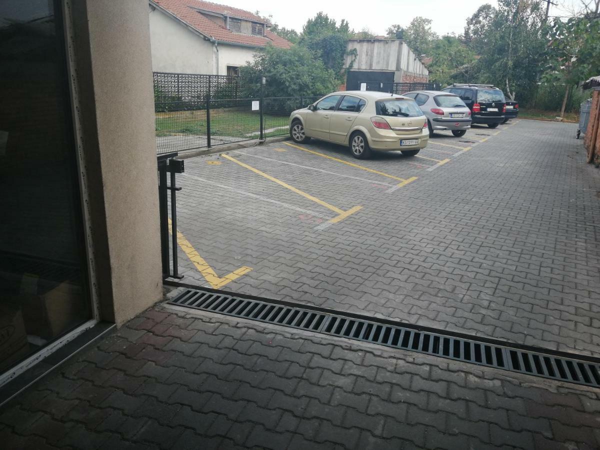 New And Nice Apartments Kragujevac Bagian luar foto
